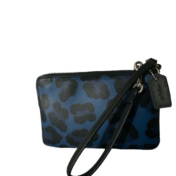 NWOT coach blue leopard wristlet has card pockets and side pocket inside - Picture 2 of 6